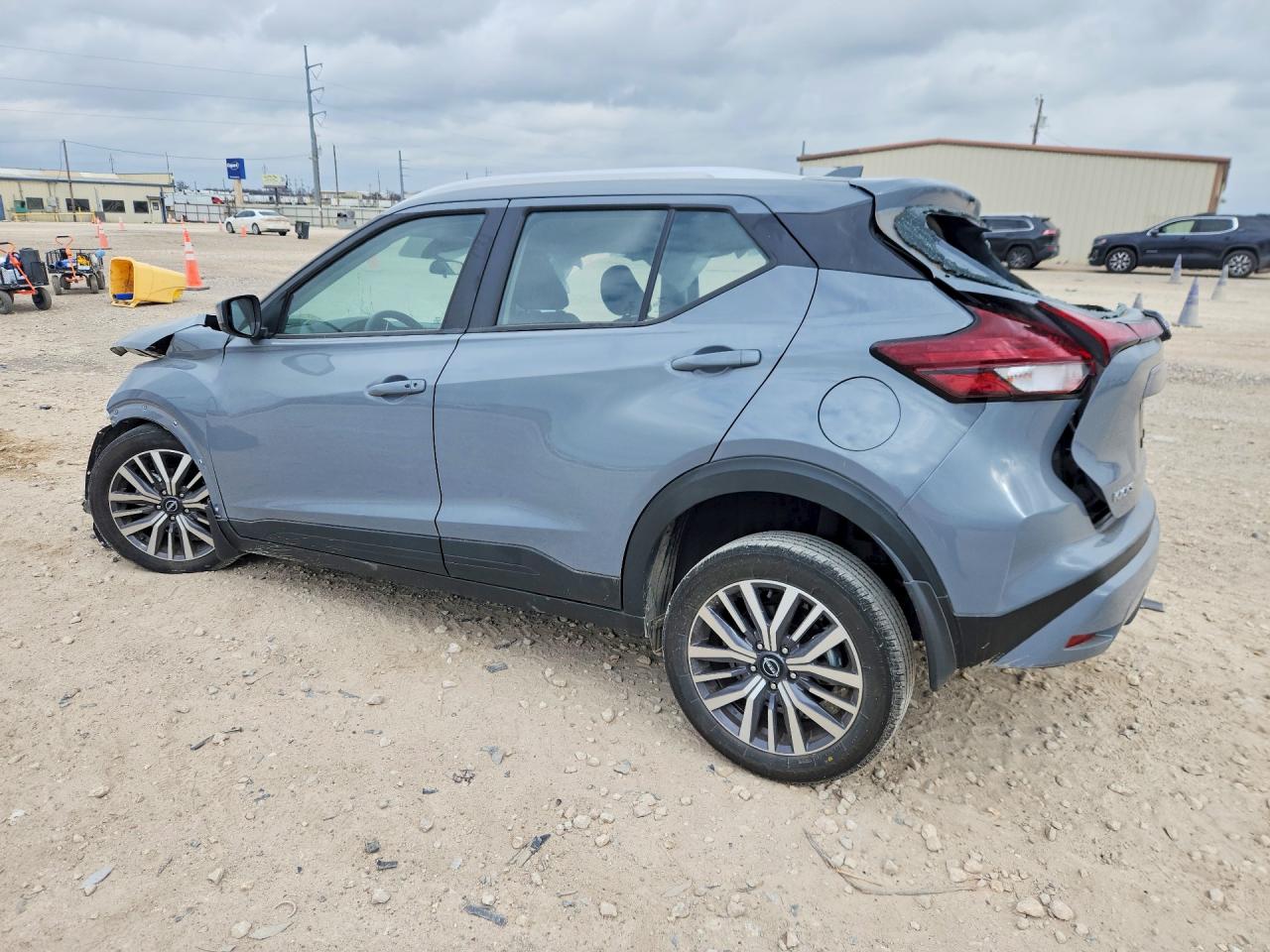 2023 NISSAN KICKS SV photo 3