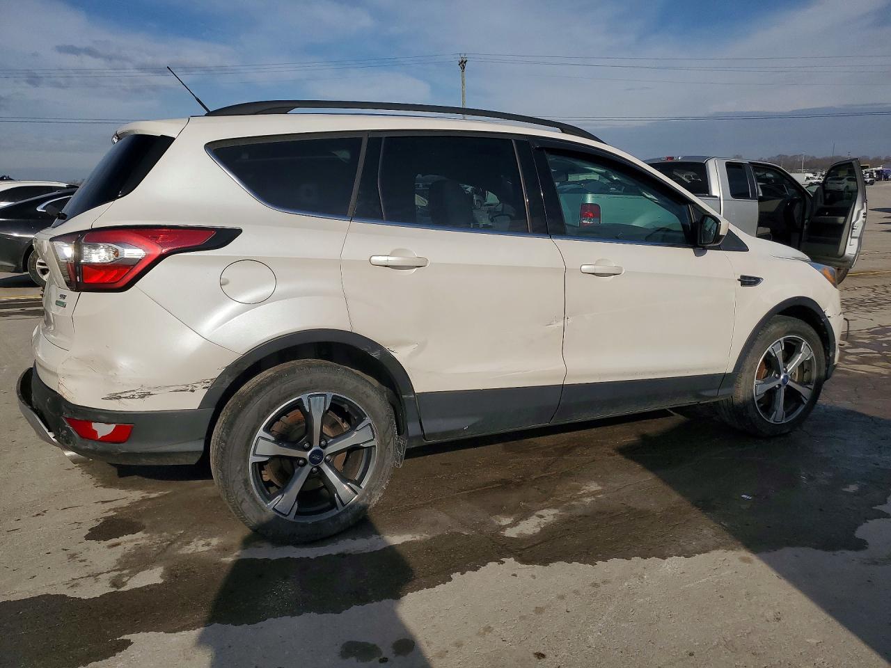 2017 FORD ESCAPE SE photo 3
