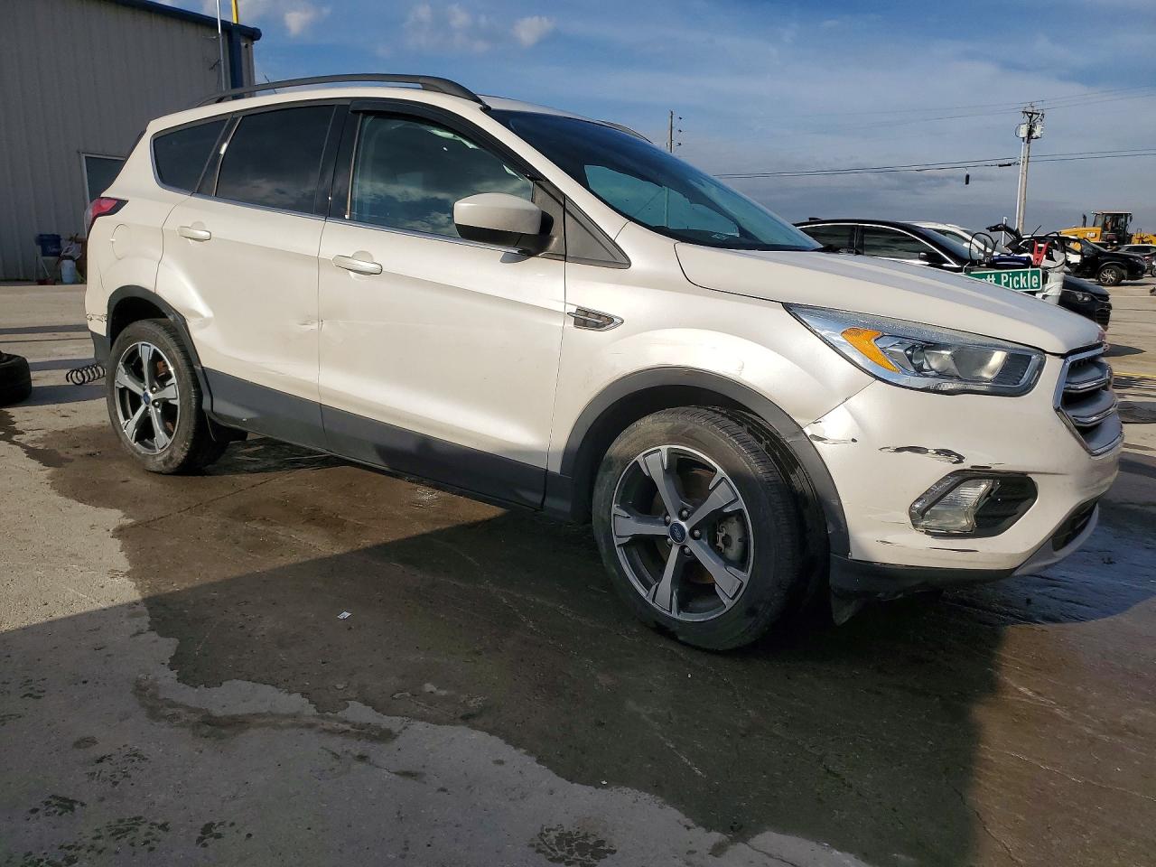 2017 FORD ESCAPE SE photo 4