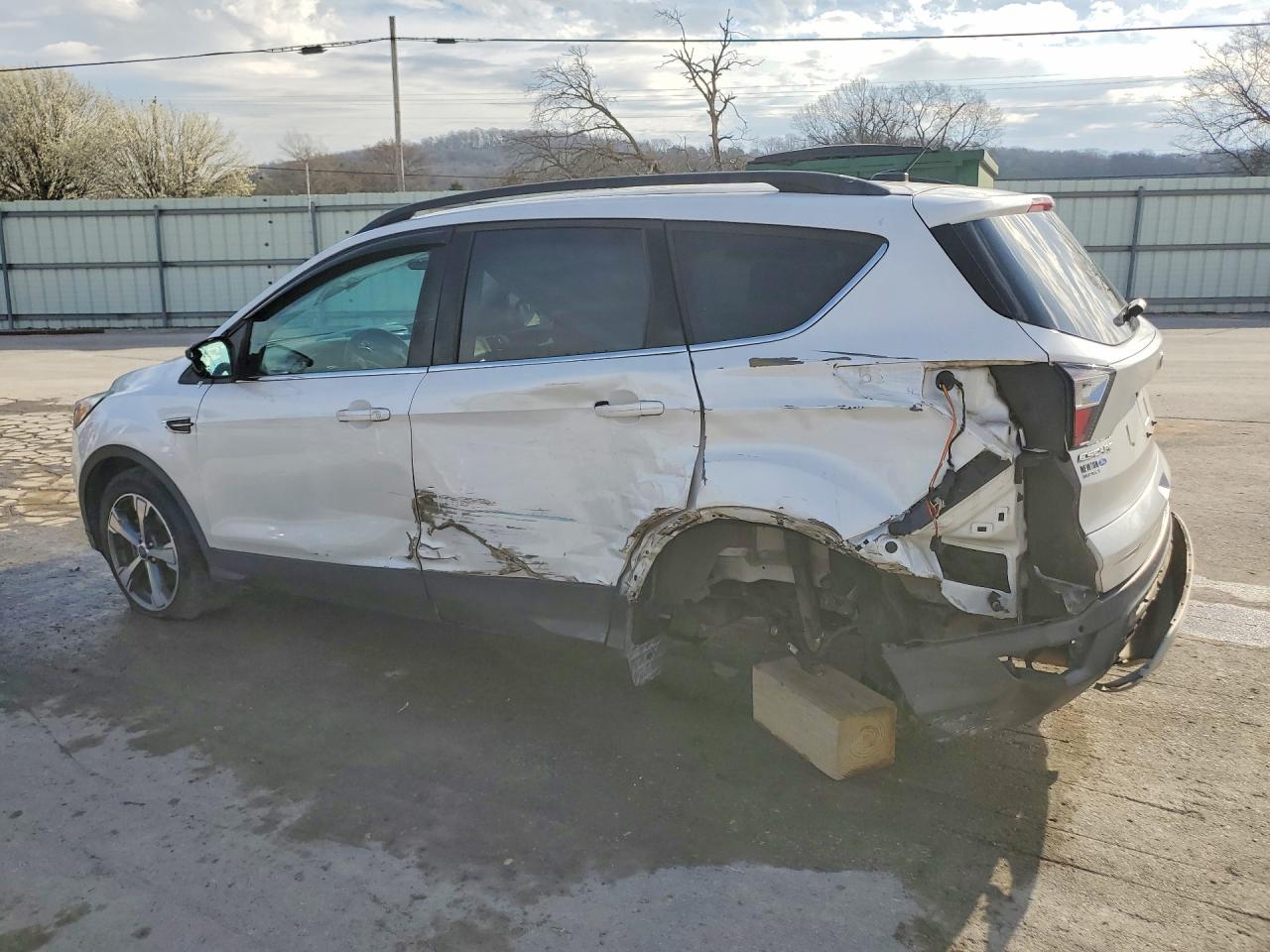2017 FORD ESCAPE SE photo 2