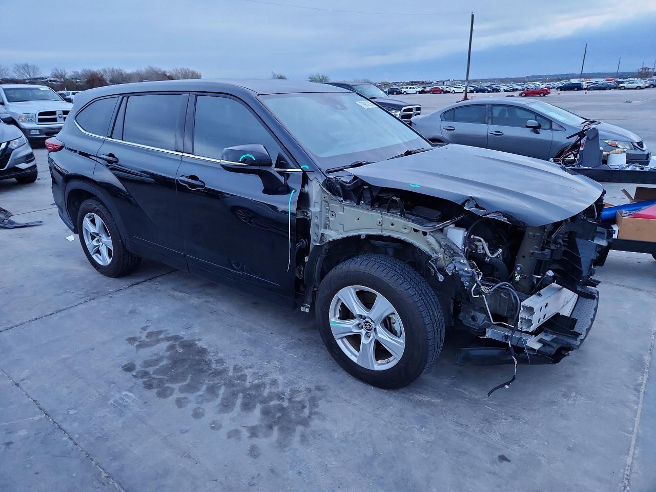 2021 TOYOTA HIGHLANDER LE photo 4