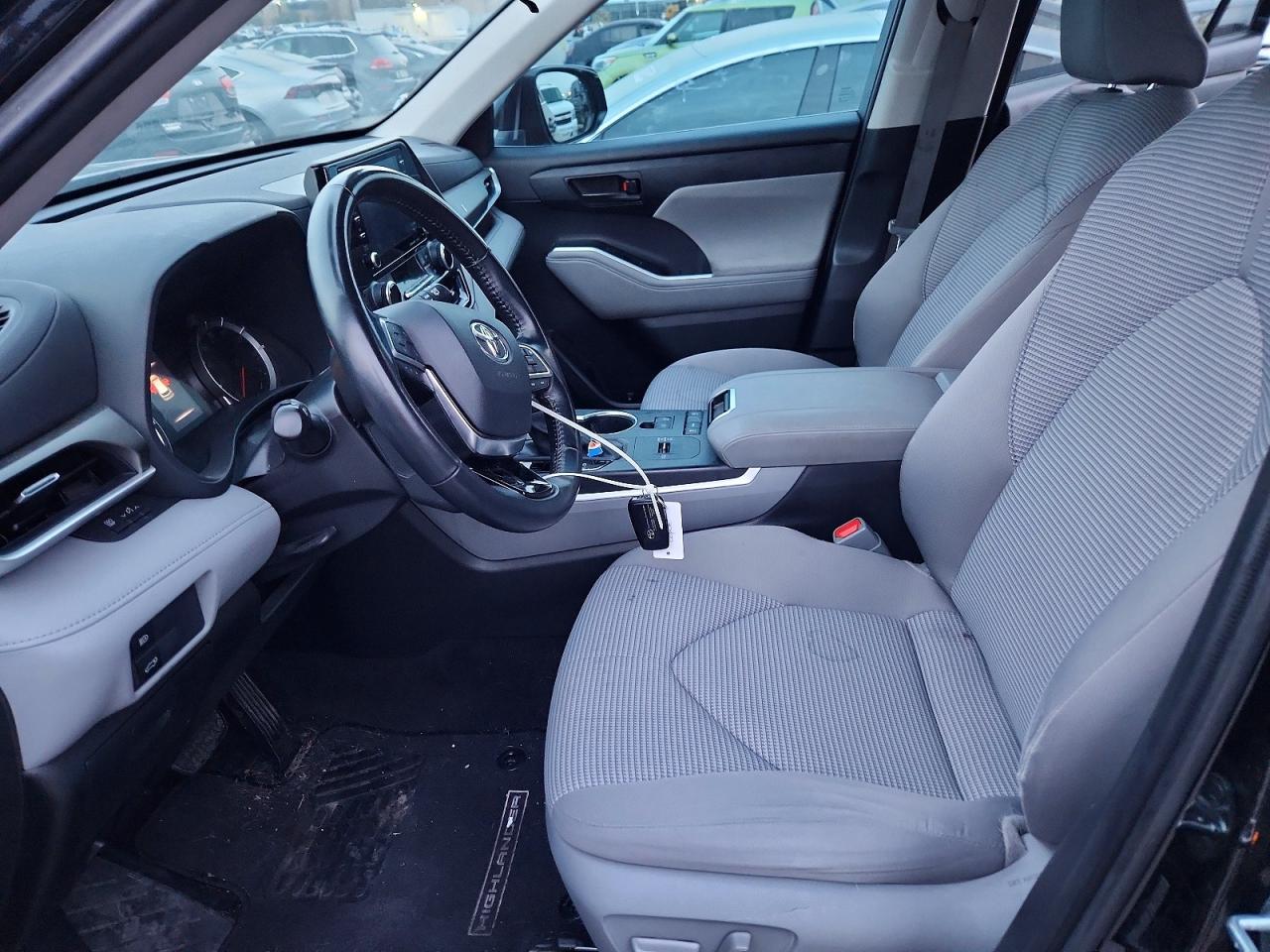 2021 TOYOTA HIGHLANDER LE photo 7