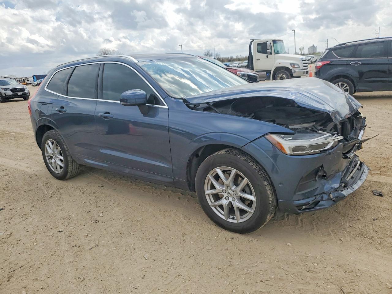 2019 VOLVO XC60 T5 MOMENTUM photo 4
