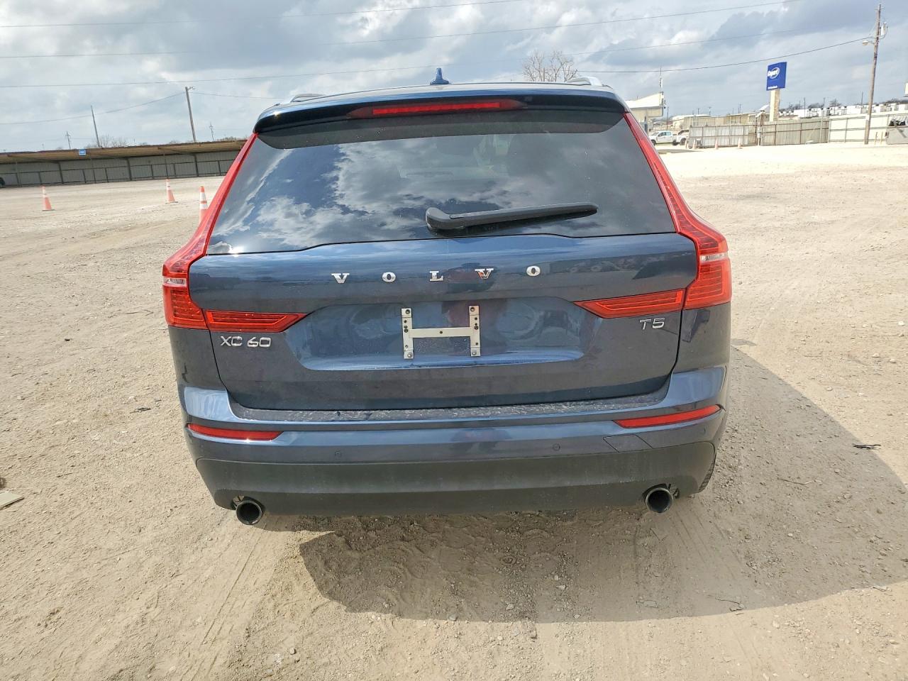 2019 VOLVO XC60 T5 MOMENTUM photo 6