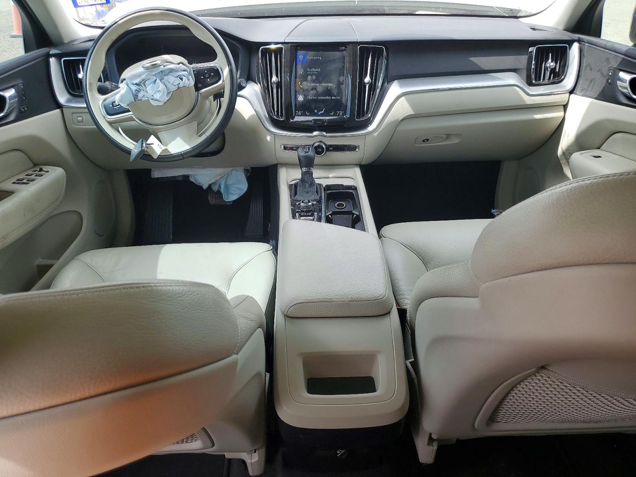 2019 VOLVO XC60 T5 MOMENTUM photo 8