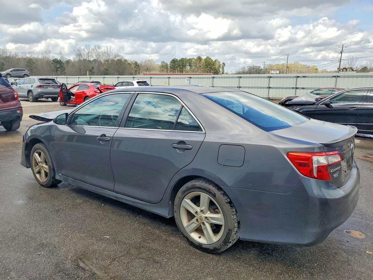 2013 TOYOTA CAMRY SE photo 3