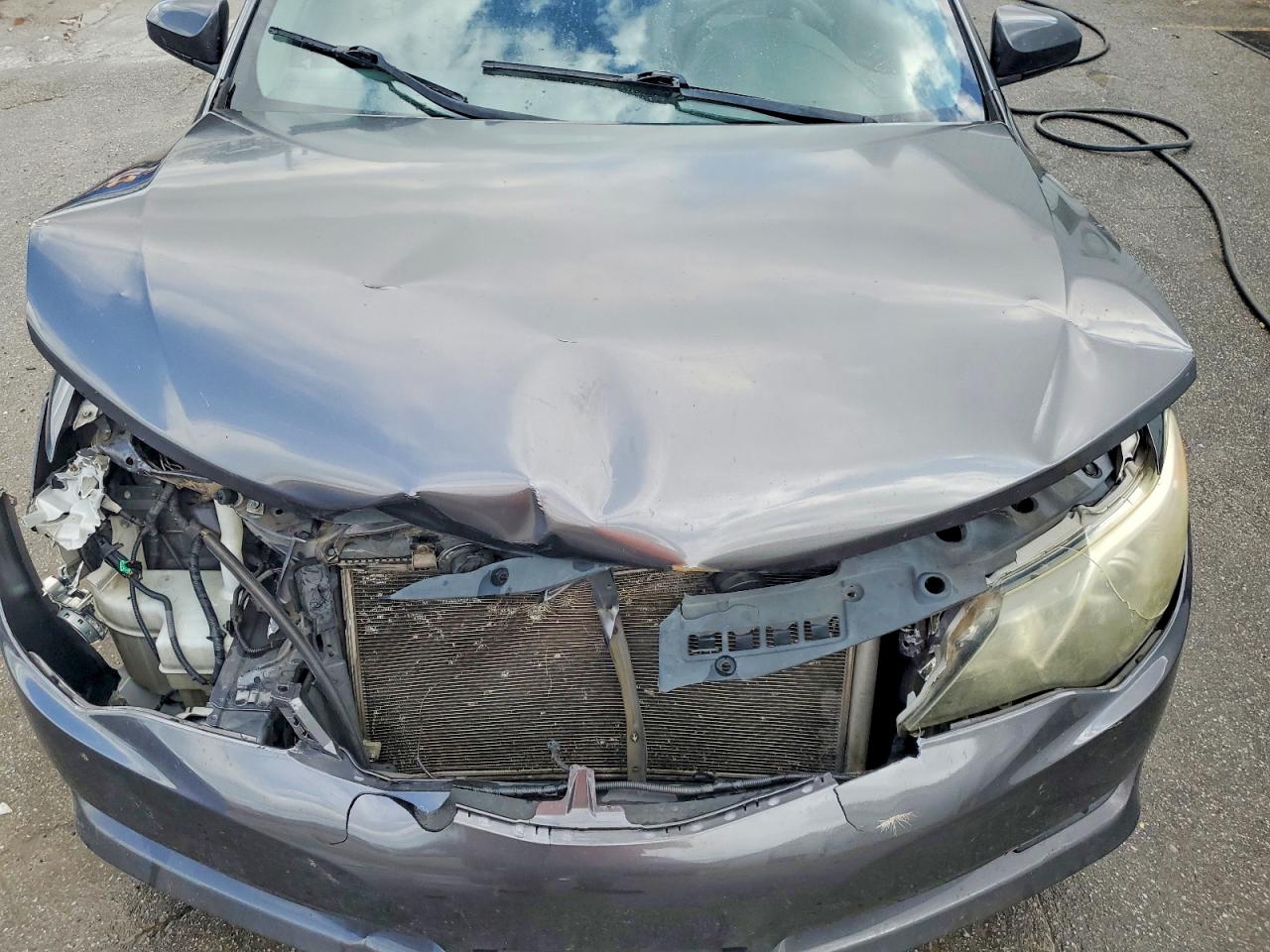 2013 TOYOTA CAMRY SE photo 21