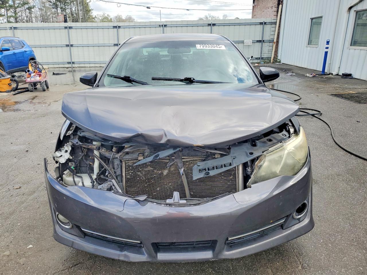2013 TOYOTA CAMRY SE photo 9