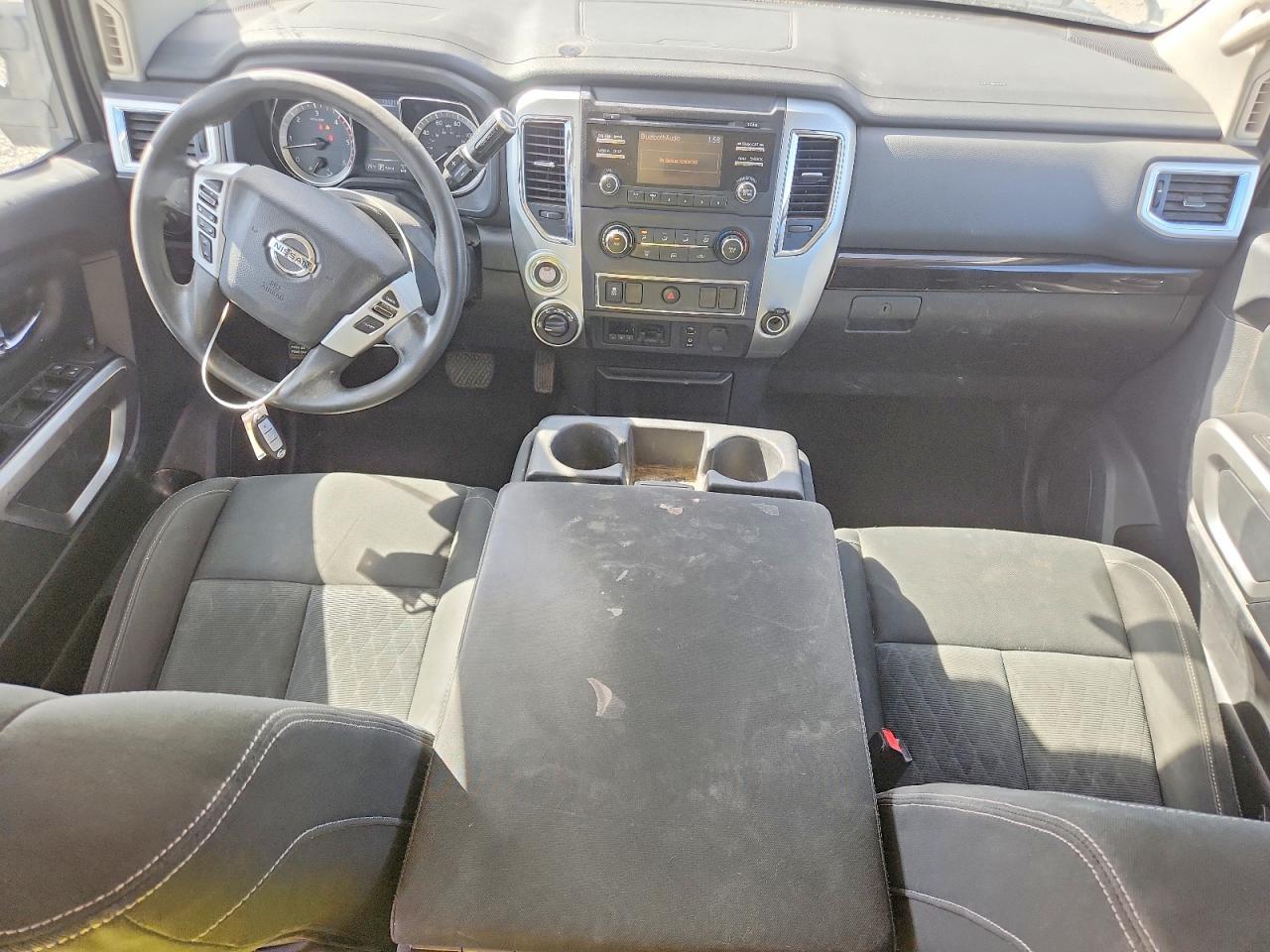 2017 NISSAN TITAN XD SV photo 8