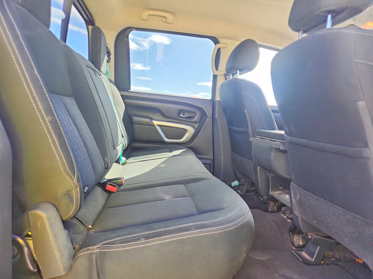 2017 NISSAN TITAN XD SV photo 10