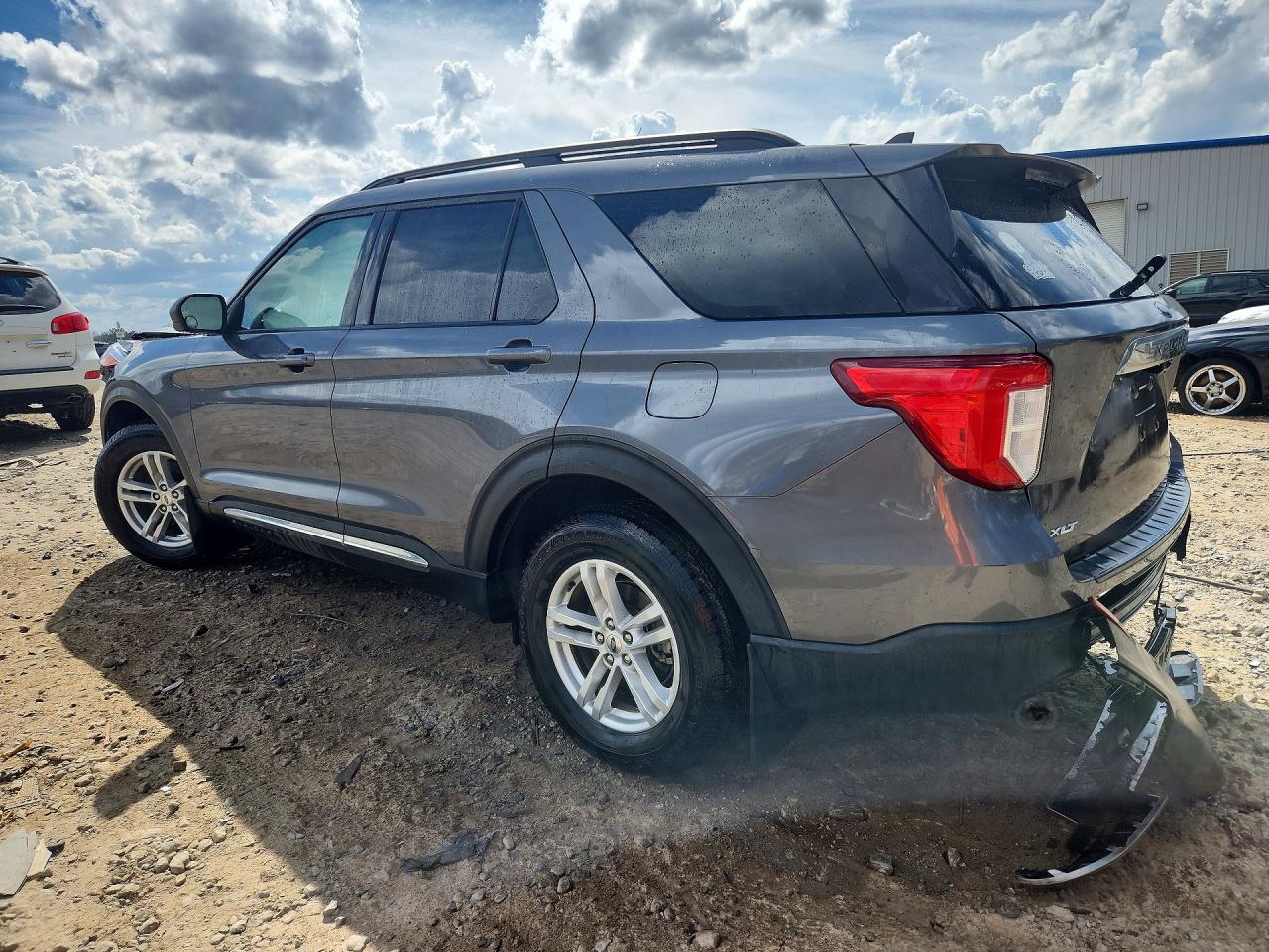 2021 FORD EXPLORER XLT photo 3