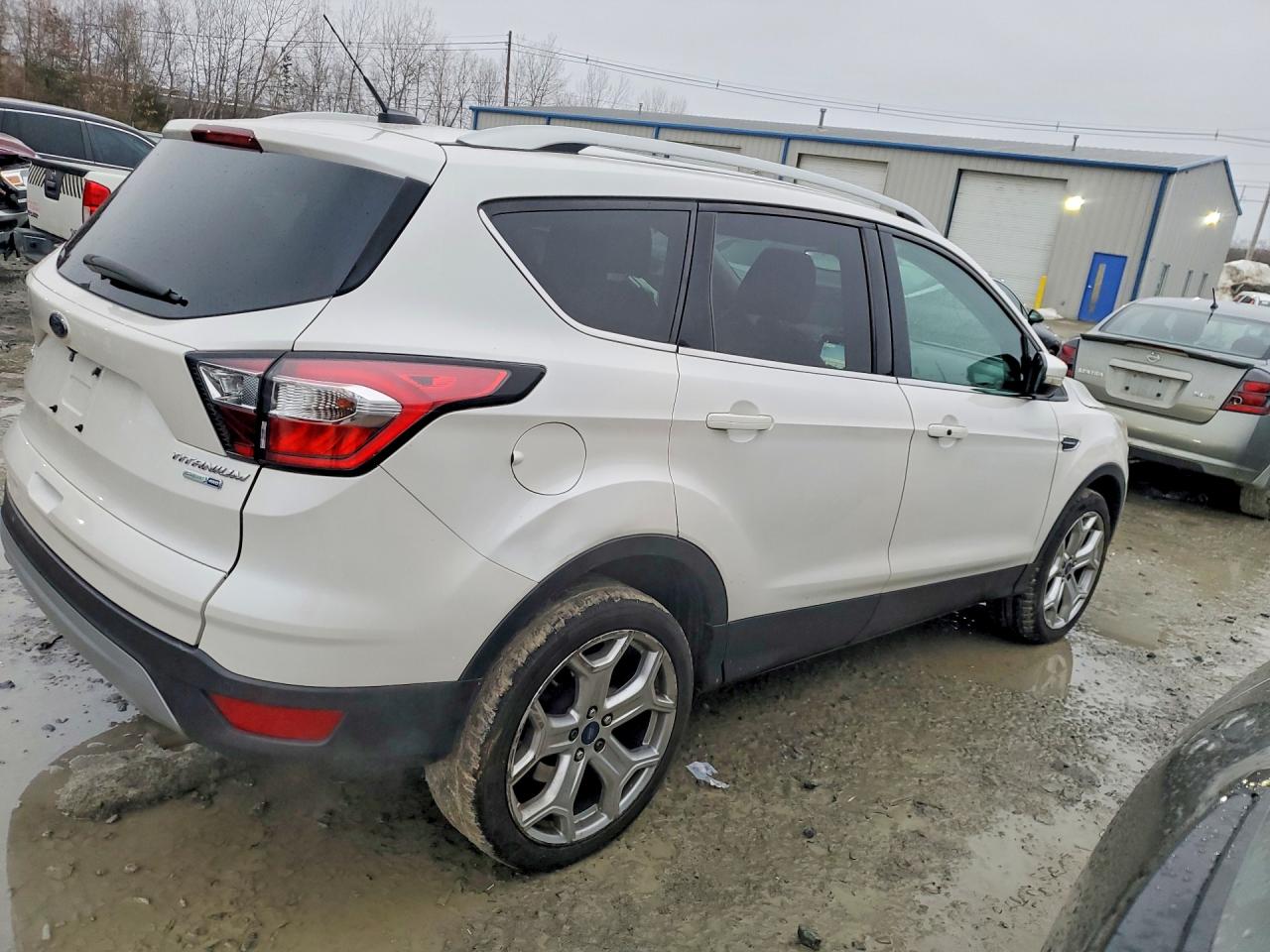 2017 FORD ESCAPE TITANIUM photo 3