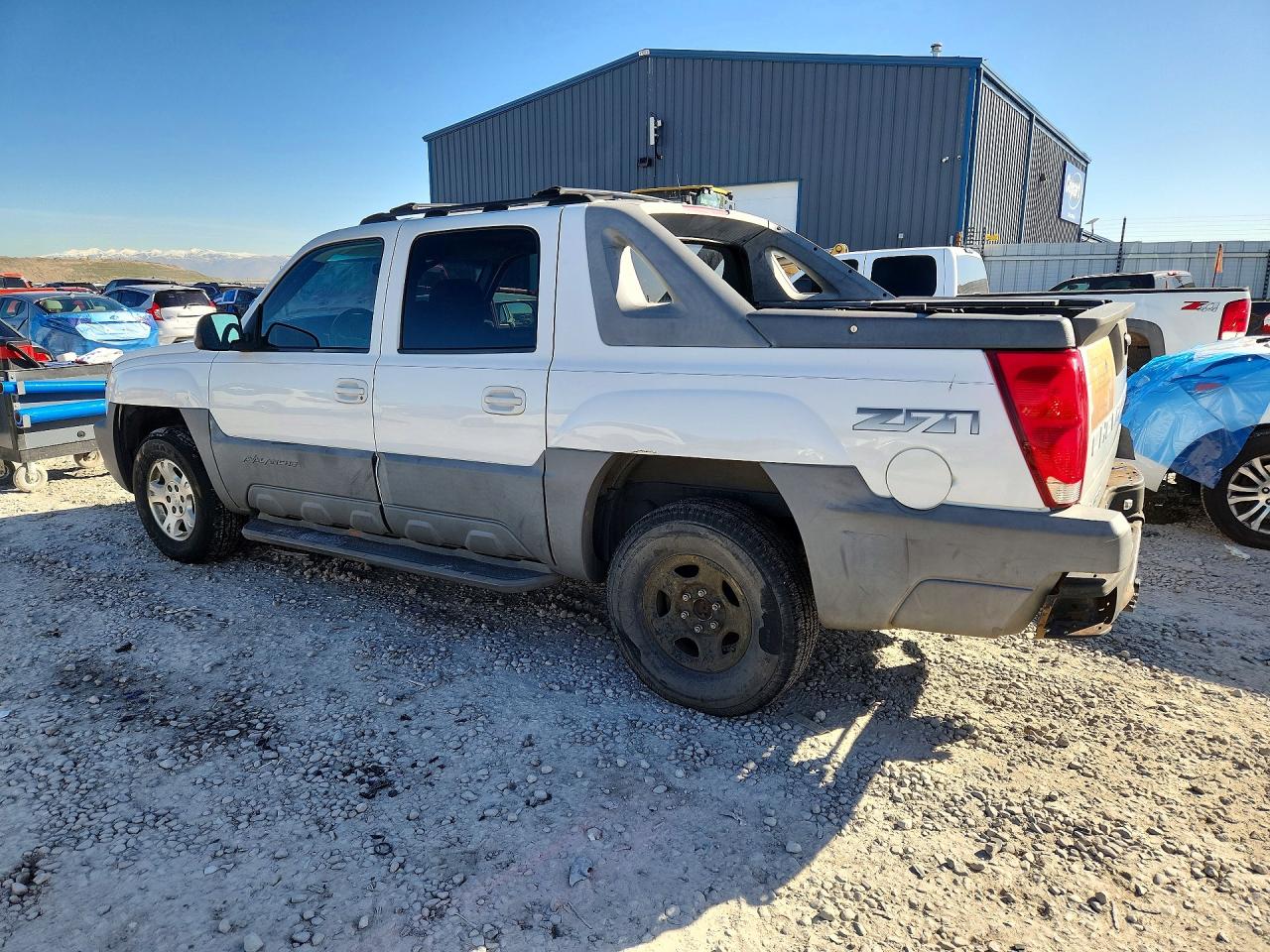 2002 CHEVROLET AVALANCHE K1500 photo 2