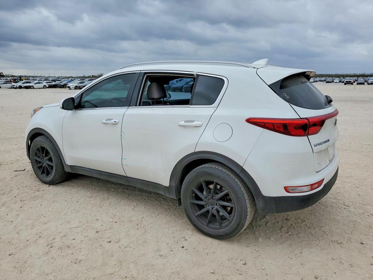 2019 KIA SPORTAGE LX photo 2