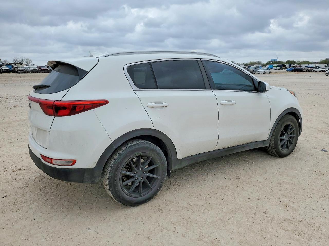 2019 KIA SPORTAGE LX photo 3