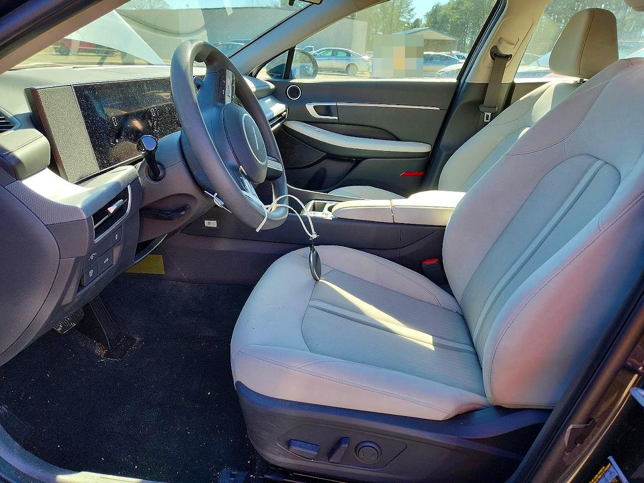 2024 HYUNDAI SONATA SEL photo 13
