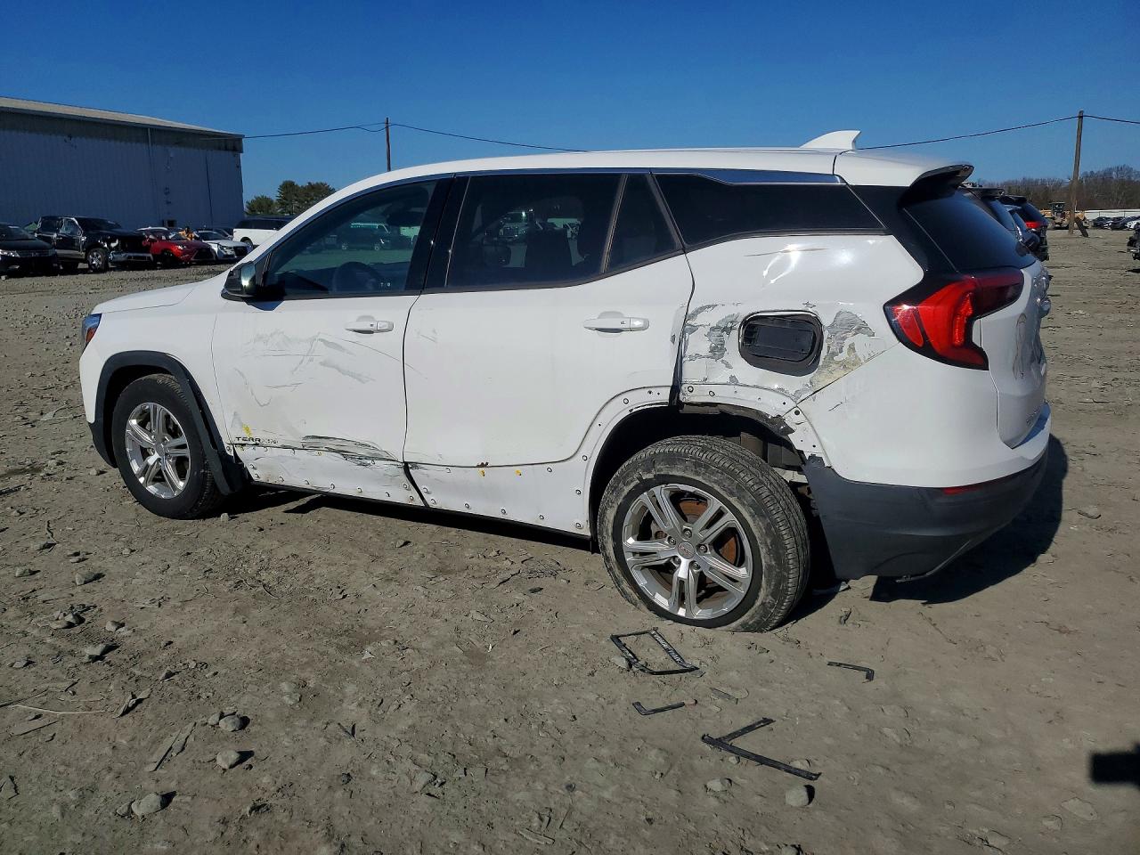 2018 GMC TERRAIN SLE photo 2