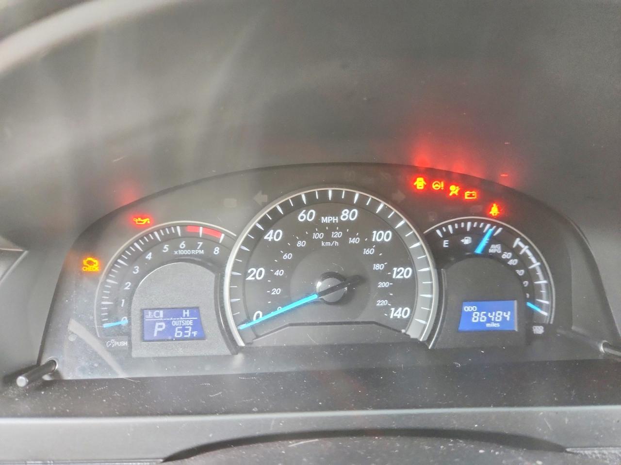 2015 TOYOTA CAMRY LE photo 25