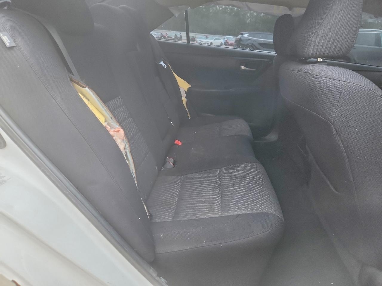 2015 TOYOTA CAMRY LE photo 28