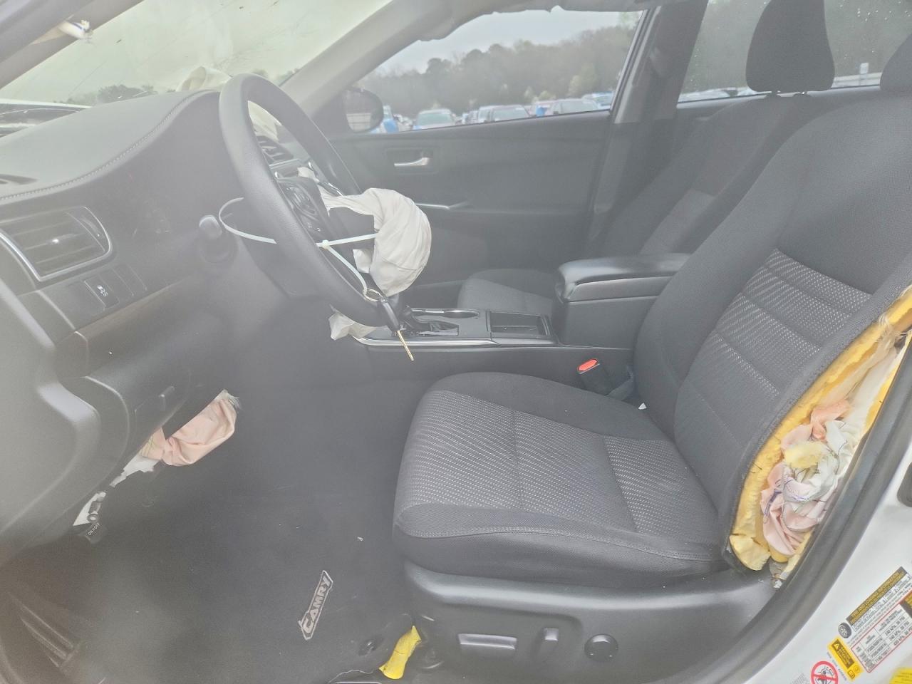2015 TOYOTA CAMRY LE photo 19