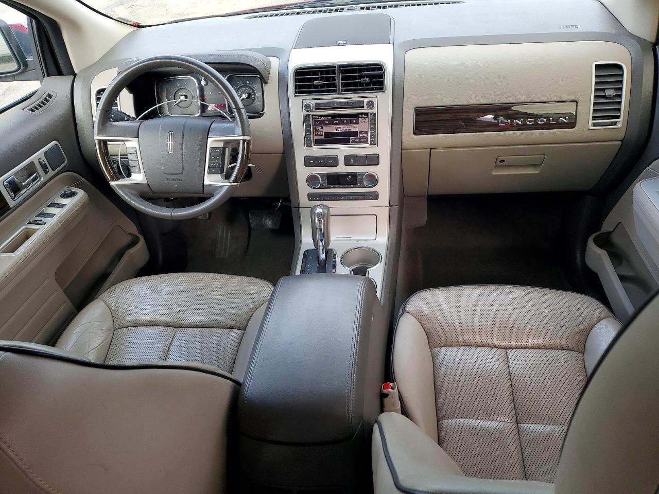 2008 LINCOLN TOWNHOUSE MKX photo 8