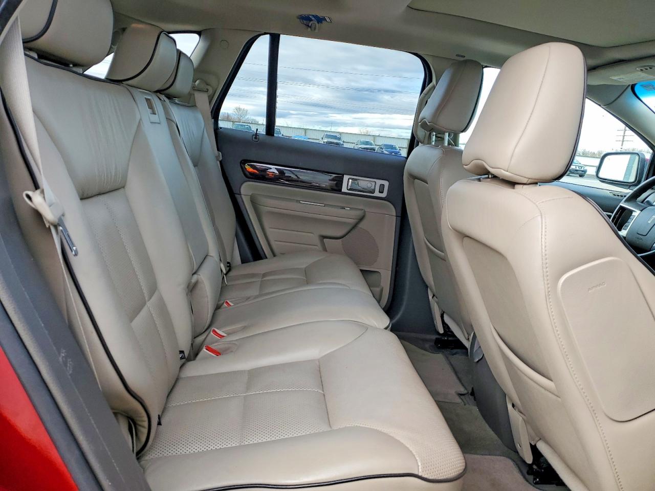 2008 LINCOLN TOWNHOUSE MKX photo 11
