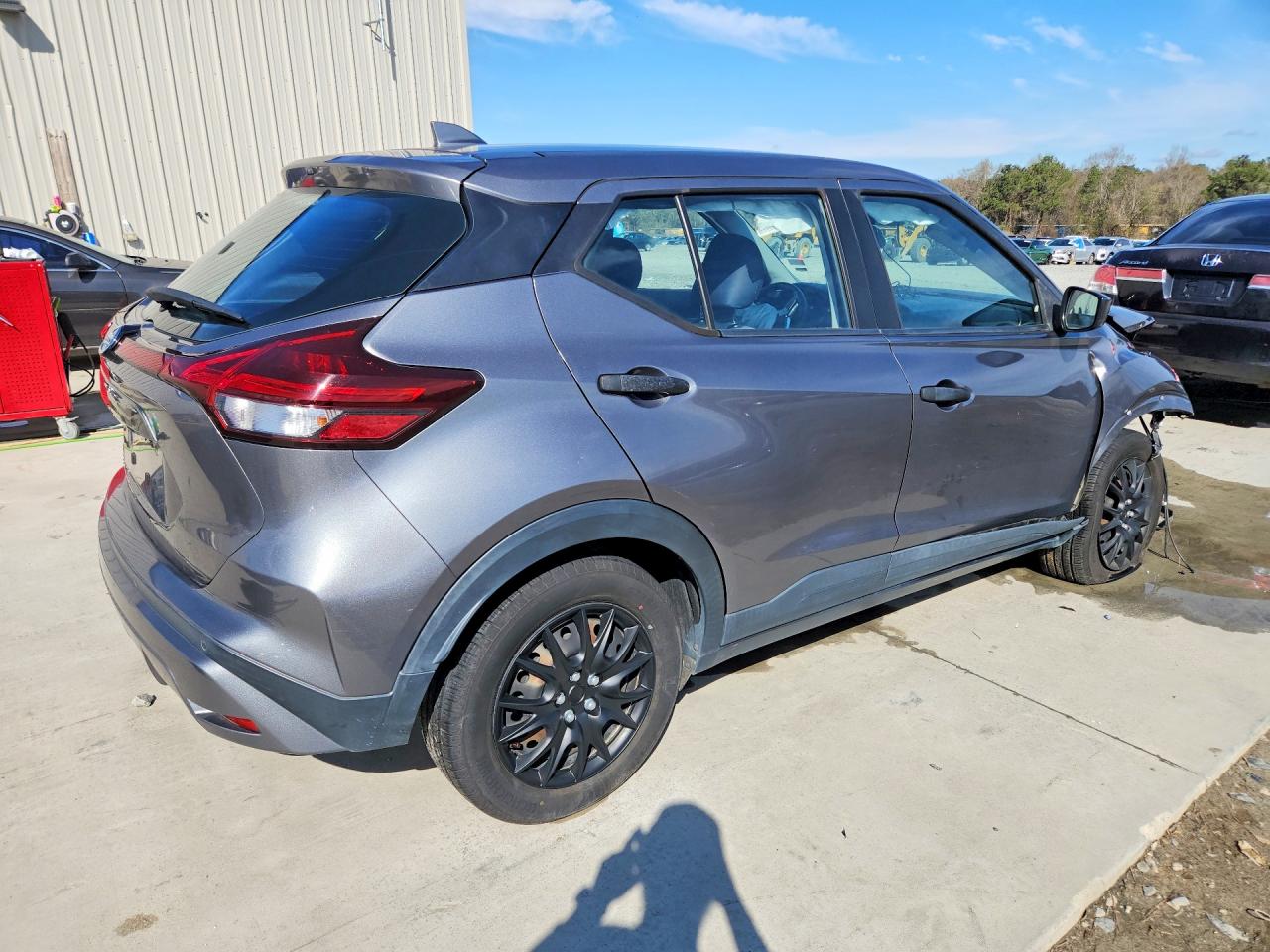2021 NISSAN KICKS S photo 3