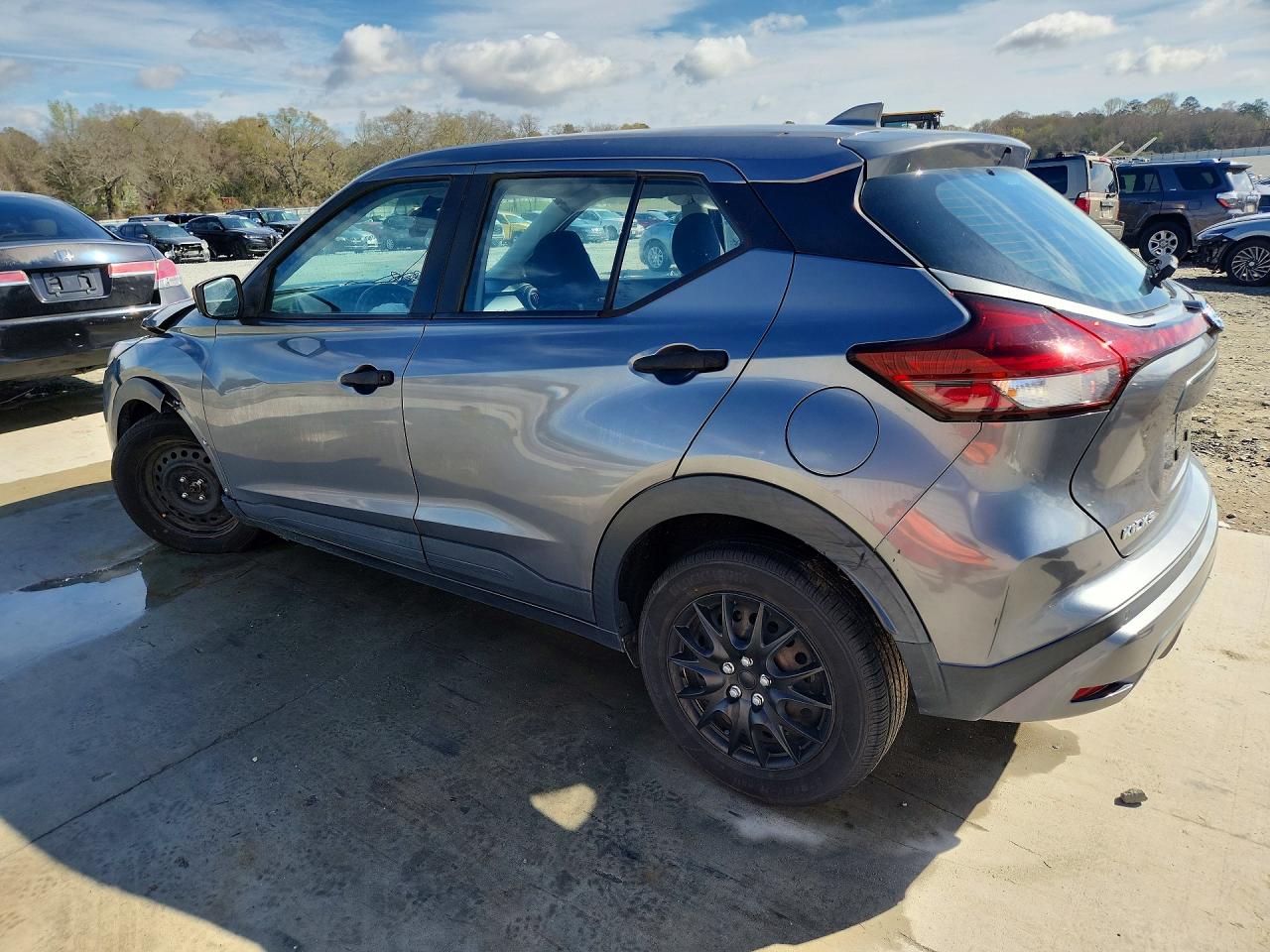 2021 NISSAN KICKS S photo 2