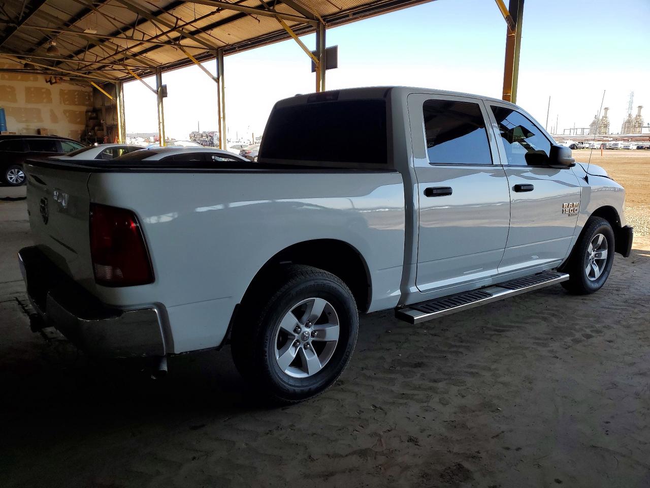 2022 RAM 1500 CLASSIC SLT photo 3