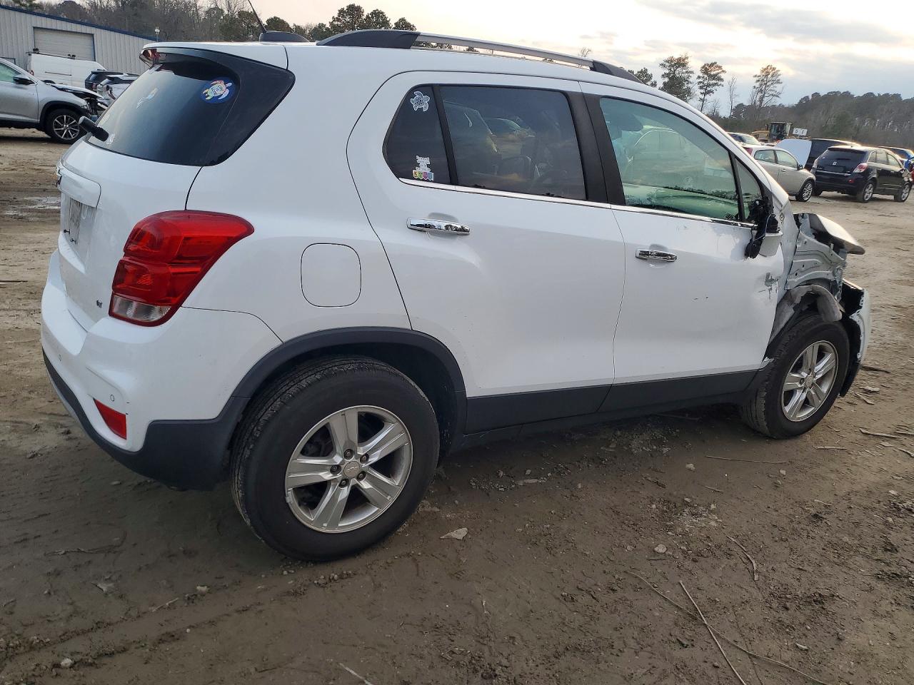 2017 CHEVROLET TRAX 1LT photo 5