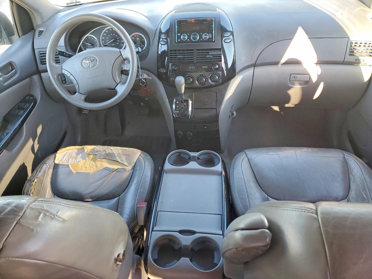 2004 TOYOTA SIENNA LE 7 PASSENGER photo 22