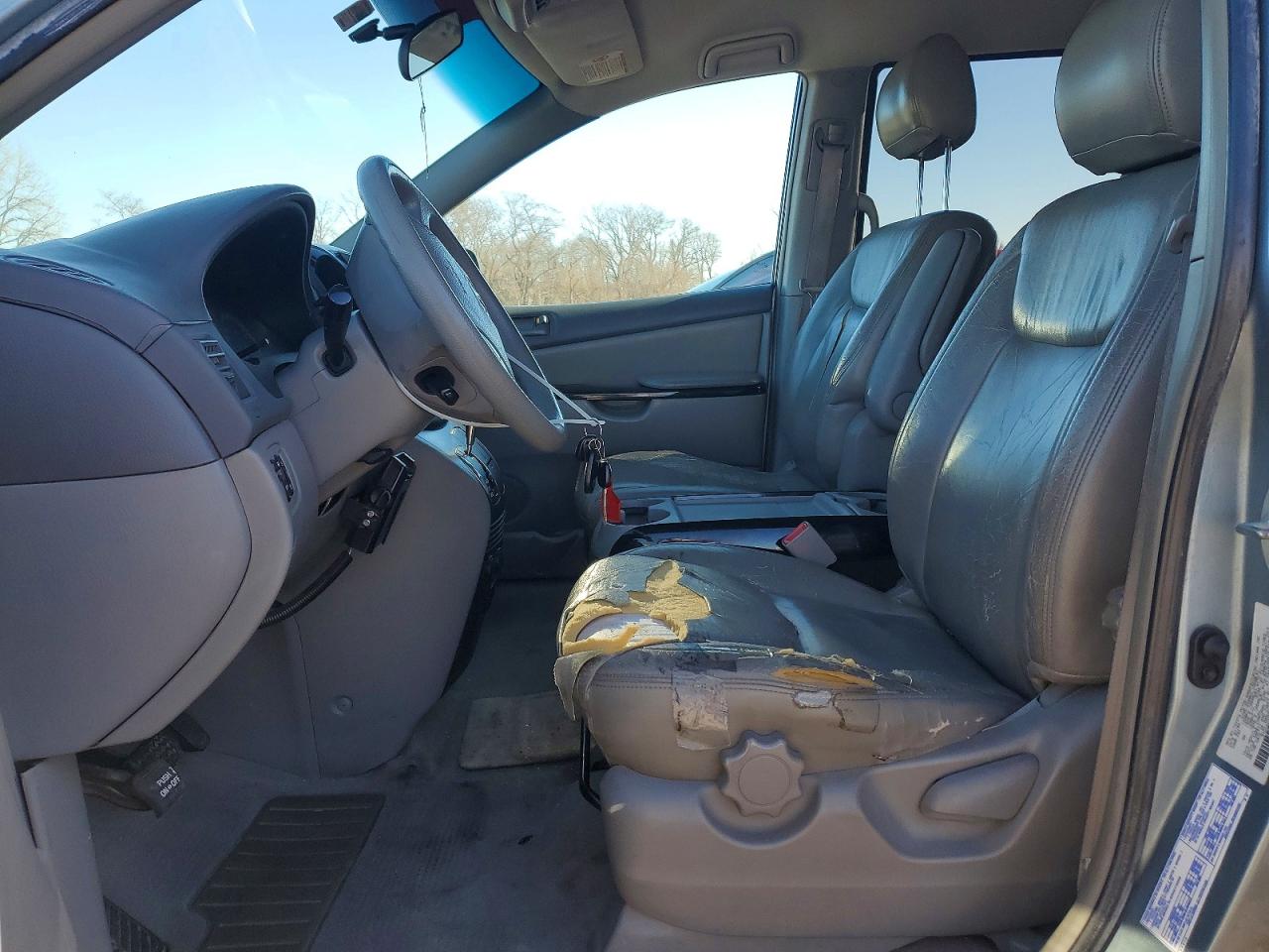 2004 TOYOTA SIENNA LE 7 PASSENGER photo 19