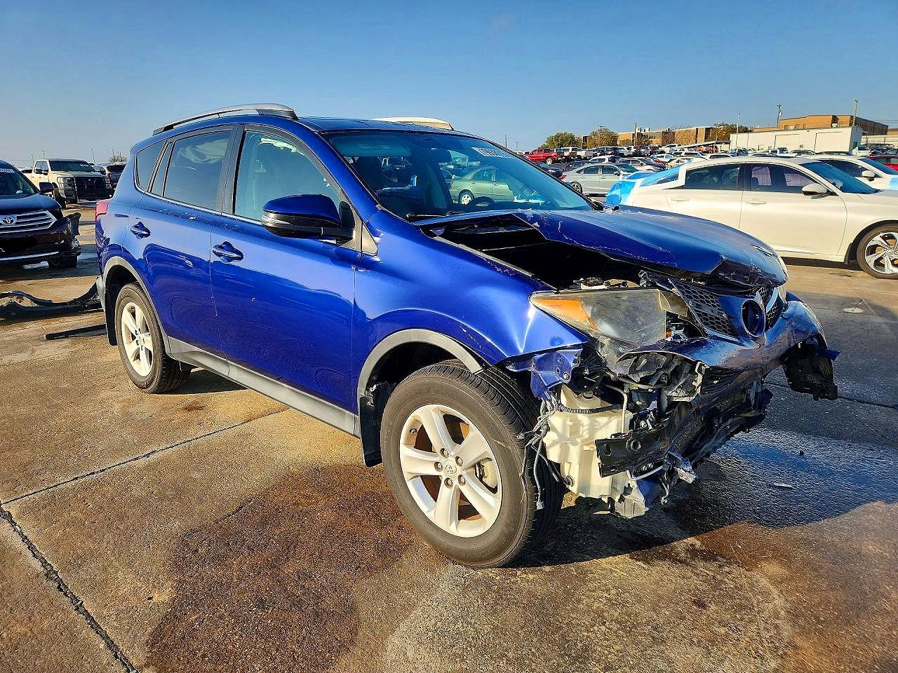 2014 TOYOTA RAV4 XLE photo 4