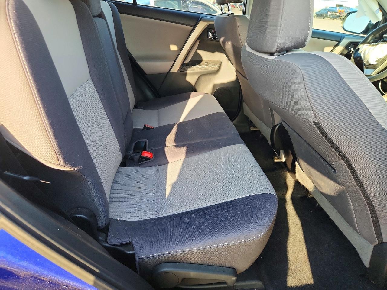 2014 TOYOTA RAV4 XLE photo 10