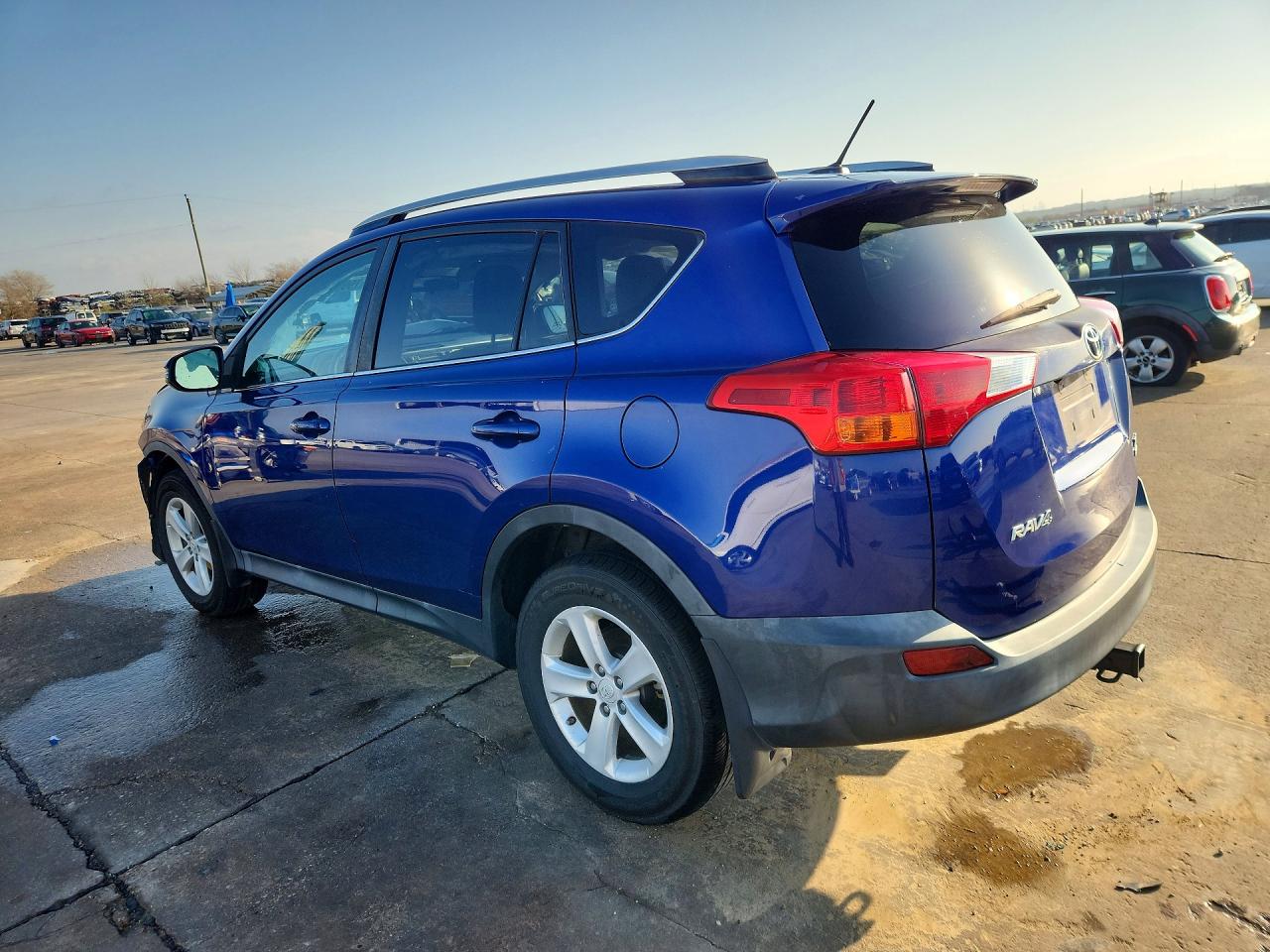 2014 TOYOTA RAV4 XLE photo 2