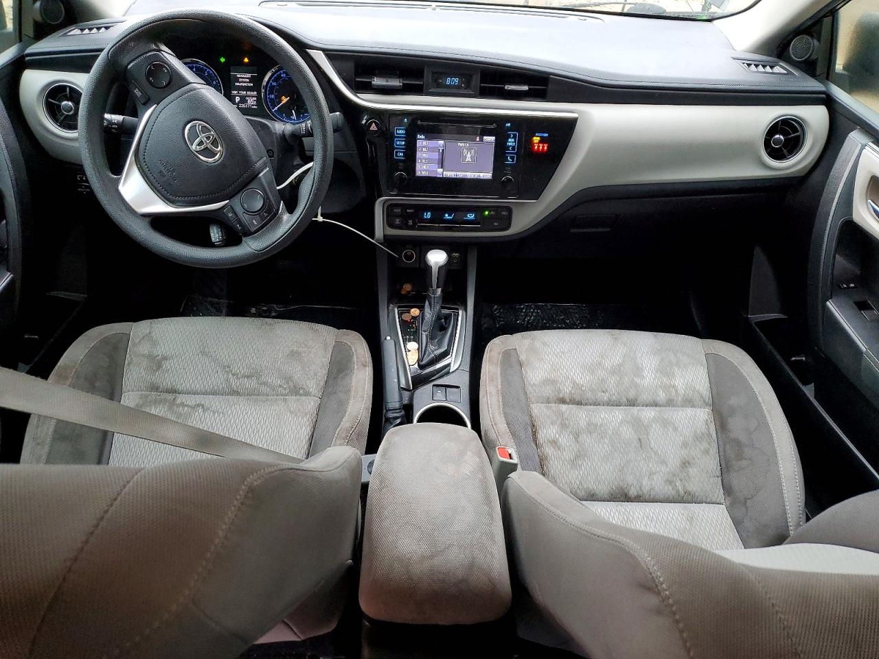 2018 TOYOTA COROLLA LE photo 8