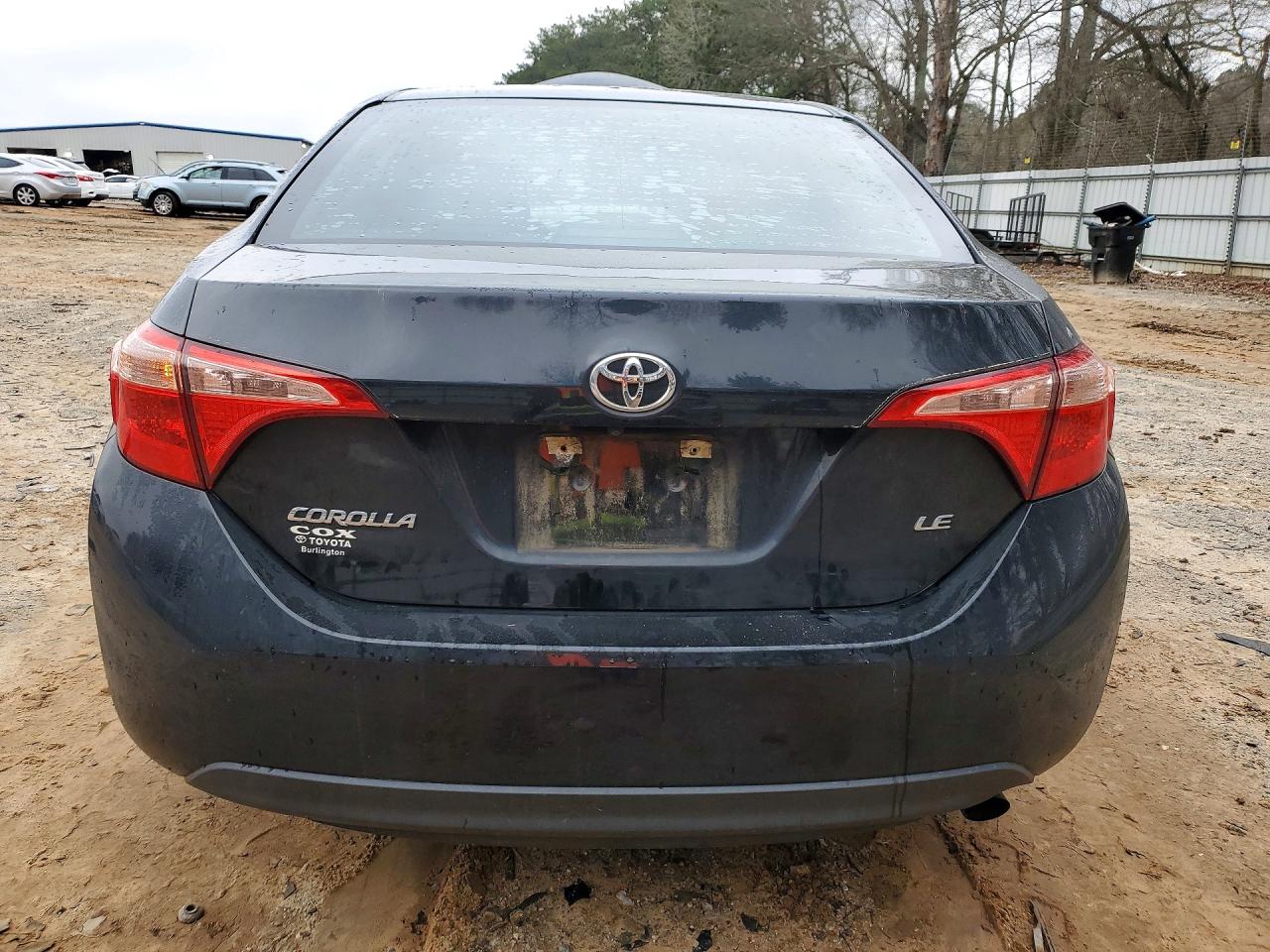2018 TOYOTA COROLLA LE photo 6