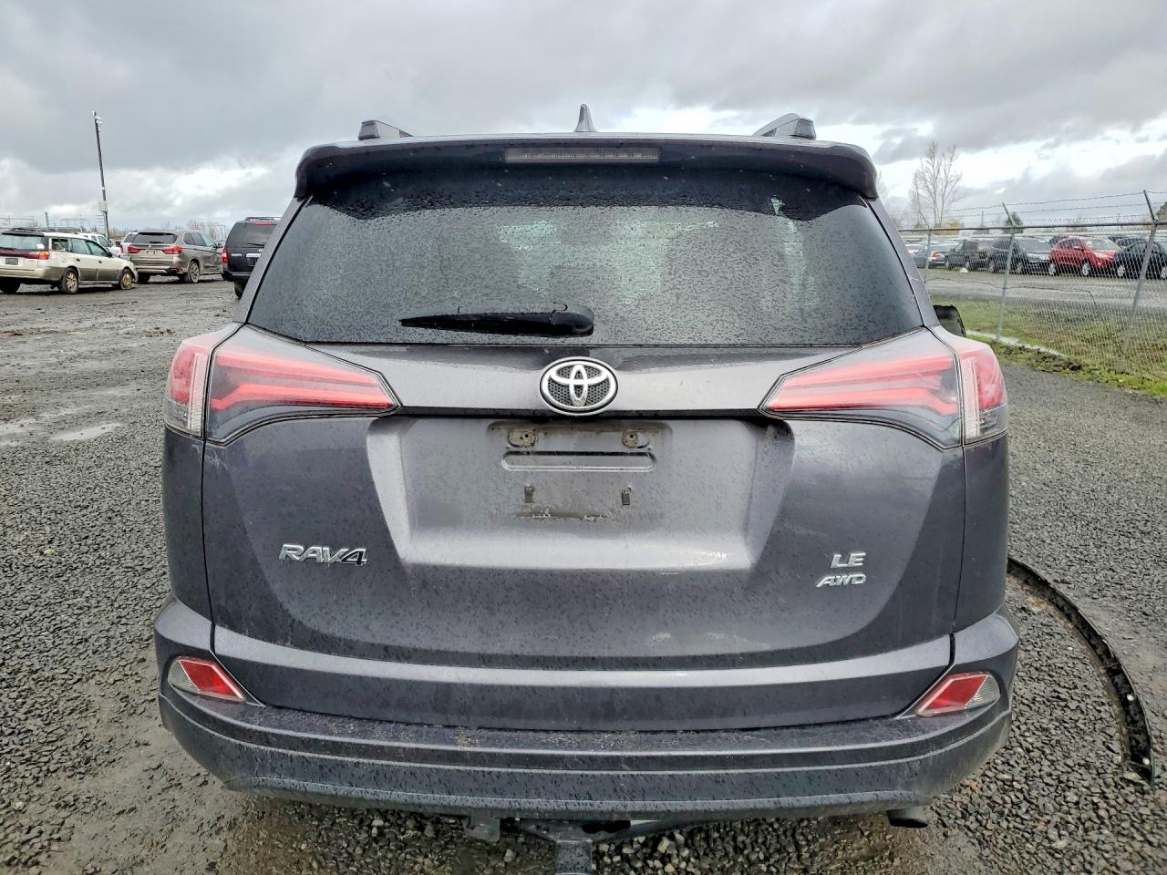 2018 TOYOTA RAV4 LE photo 11