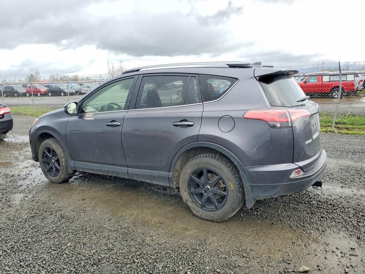 2018 TOYOTA RAV4 LE photo 3