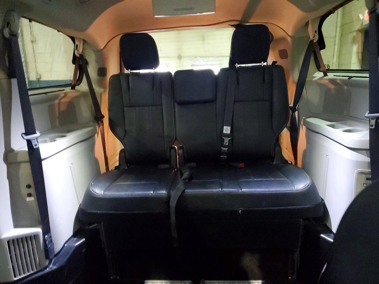 2015 CHRYSLER TOWN & COUNTRY TOURING L photo 10