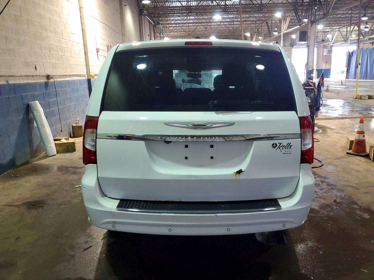 2015 CHRYSLER TOWN & COUNTRY TOURING L photo 6