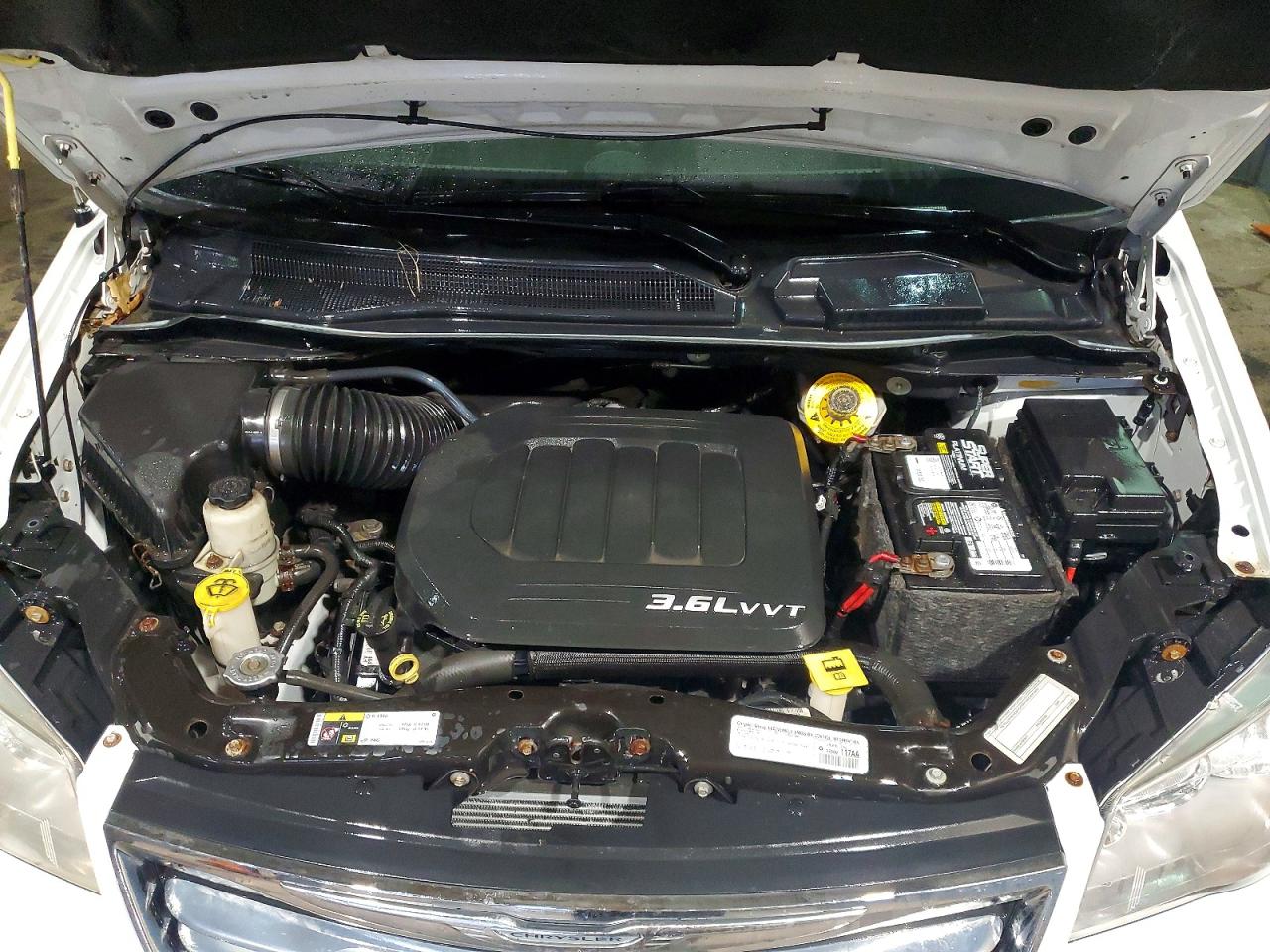2015 CHRYSLER TOWN & COUNTRY TOURING L photo 12