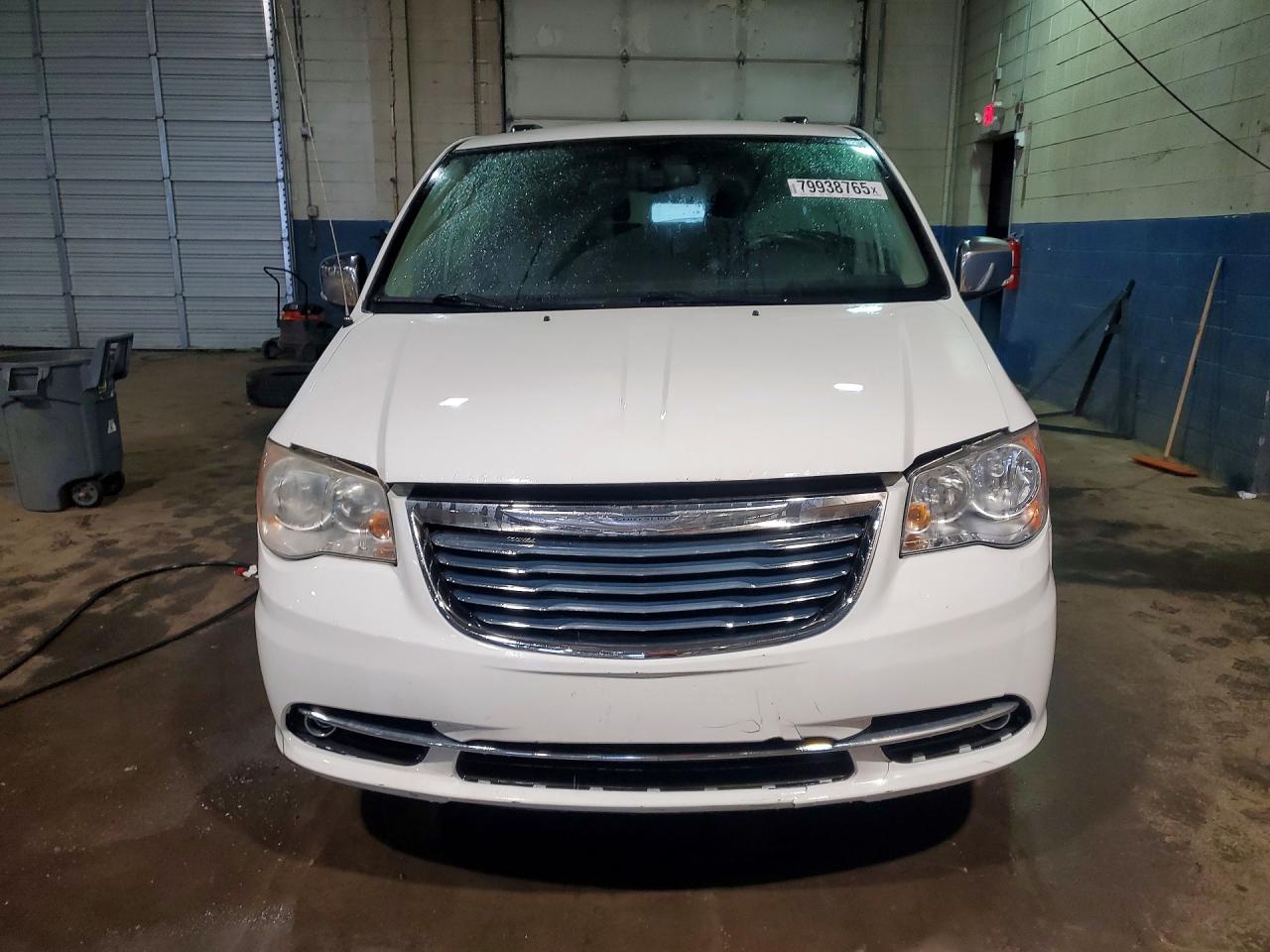 2015 CHRYSLER TOWN & COUNTRY TOURING L photo 5