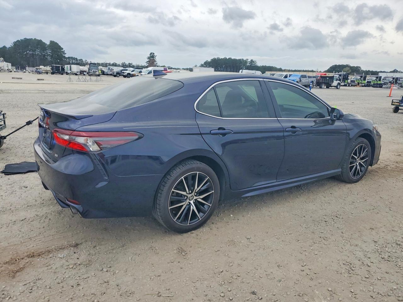 2021 TOYOTA CAMRY SE photo 5