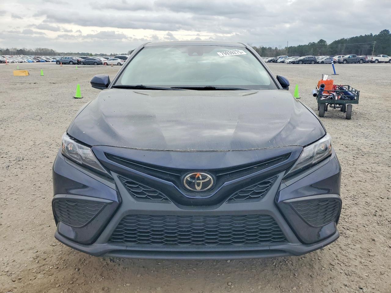 2021 TOYOTA CAMRY SE photo 9