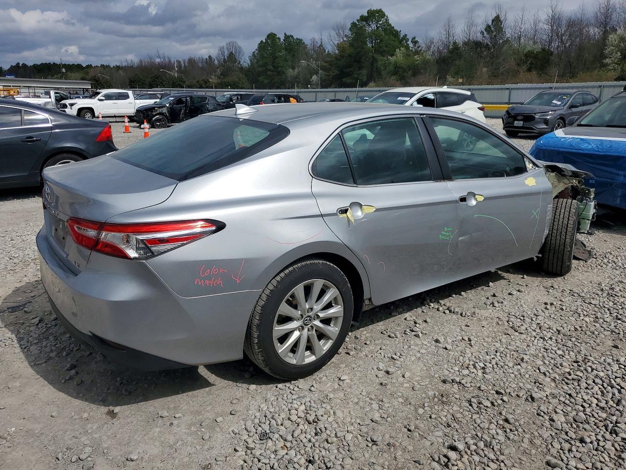 2019 TOYOTA CAMRY LE photo 3