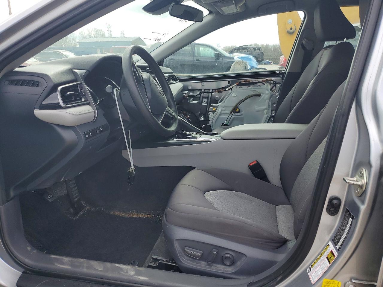 2019 TOYOTA CAMRY LE photo 7