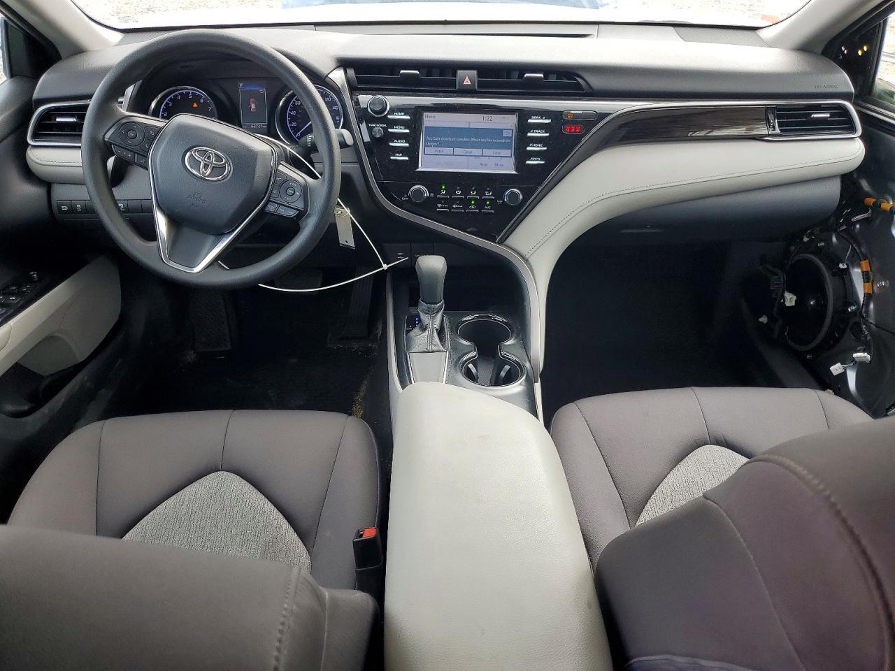 2019 TOYOTA CAMRY LE photo 8