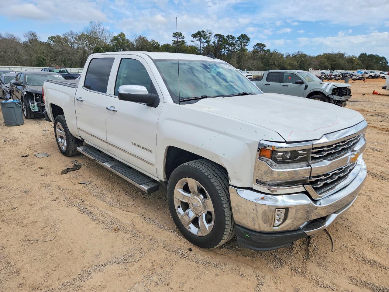 2017 CHEVROLET SILVERADO C1500 LTZ photo 4