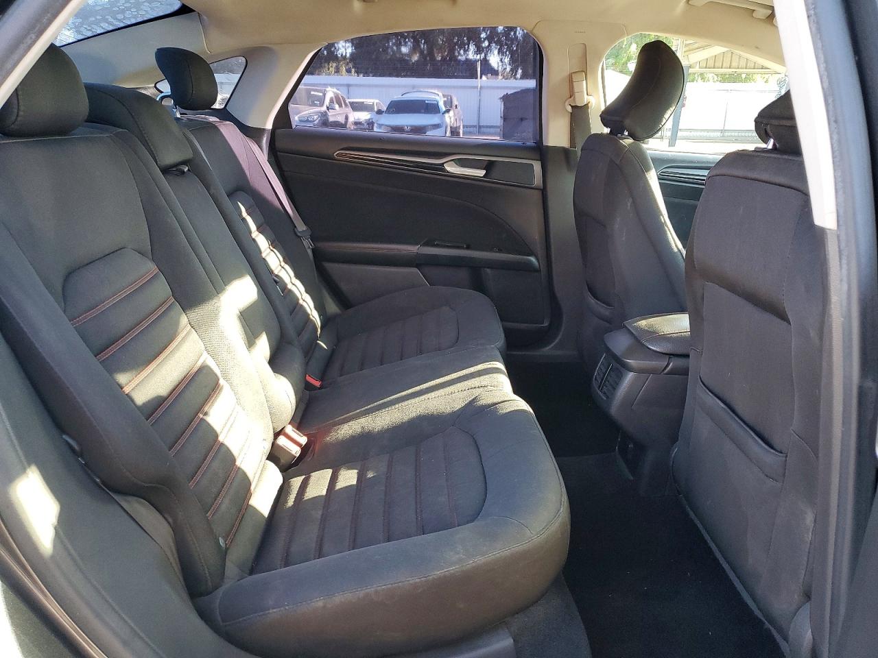 2016 FORD FUSION SE photo 19